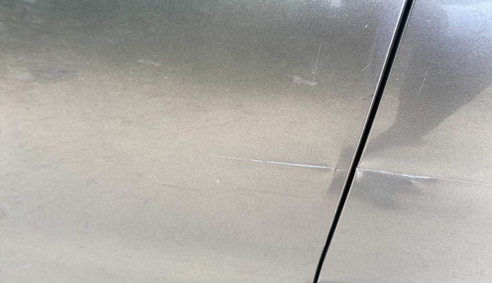 2018 Maruti Swift VXI, Petrol, Manual, 98,576 km, Front passenger door - Minor scratches