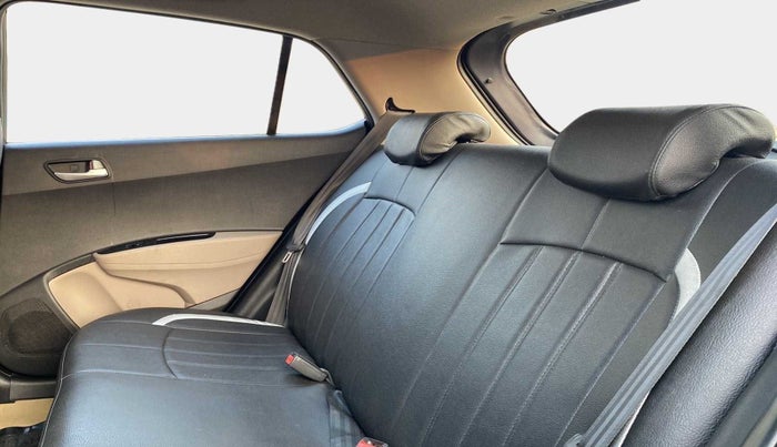 2016 Hyundai Grand i10 ASTA (O) AT 1.2 KAPPA VTVT, Petrol, Automatic, 60,584 km, Right Side Rear Door Cabin
