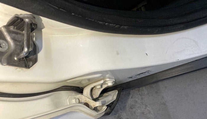 2018 Ford Ecosport TITANIUM 1.5L DIESEL, Diesel, Manual, 1,31,449 km, Right B pillar - Slightly dented