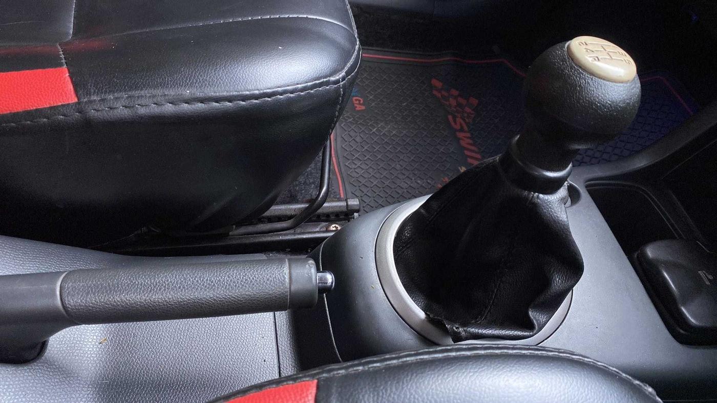 2011 Maruti Swift VDI, Diesel, Manual, 1,00,170 km, Gear Lever
