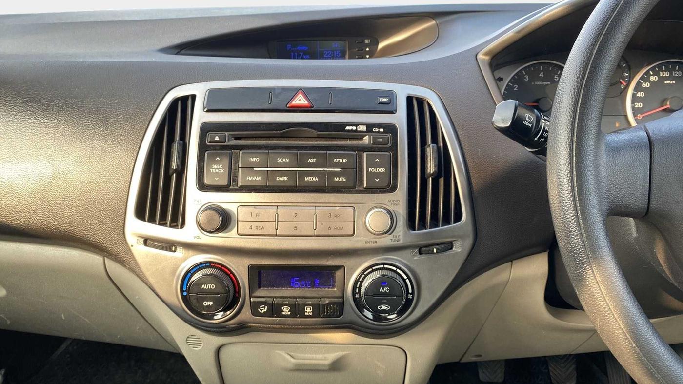 2013 Hyundai i20 MAGNA (O) 1.2, Petrol, Manual, 42,034 km, Air Conditioner