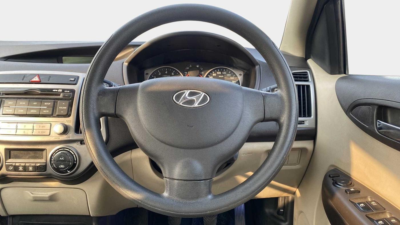 2013 Hyundai i20 MAGNA (O) 1.2, Petrol, Manual, 42,034 km, Steering Wheel Close Up