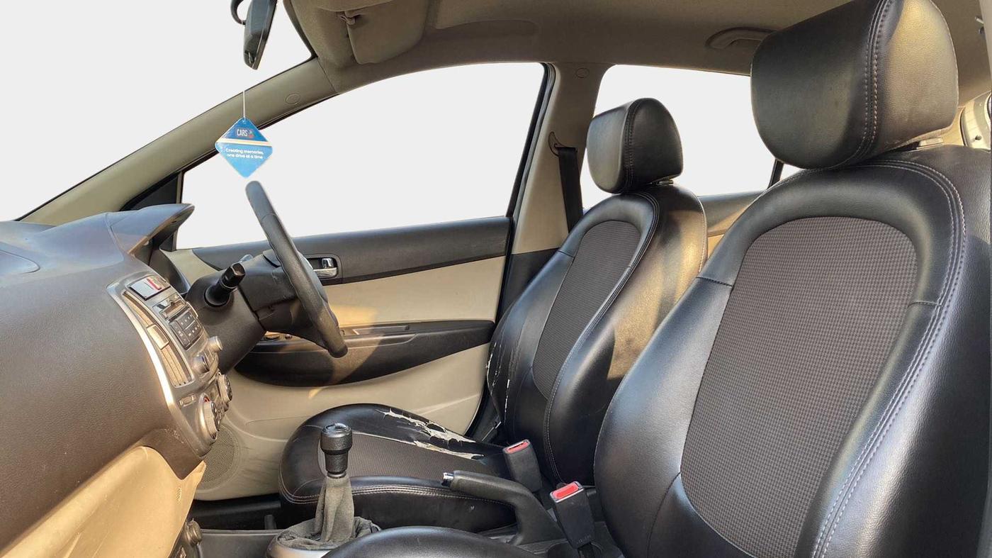 2013 Hyundai i20 MAGNA (O) 1.2, Petrol, Manual, 42,034 km, Right Side Front Door Cabin