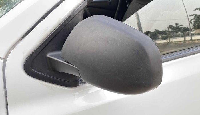 2018 Datsun Go Plus T, Petrol, Manual, 60,152 km, Left rear-view mirror - Cover has minor damage