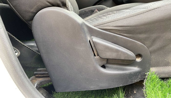 2018 Datsun Go Plus T, Petrol, Manual, 60,152 km, Driver Side Adjustment Panel