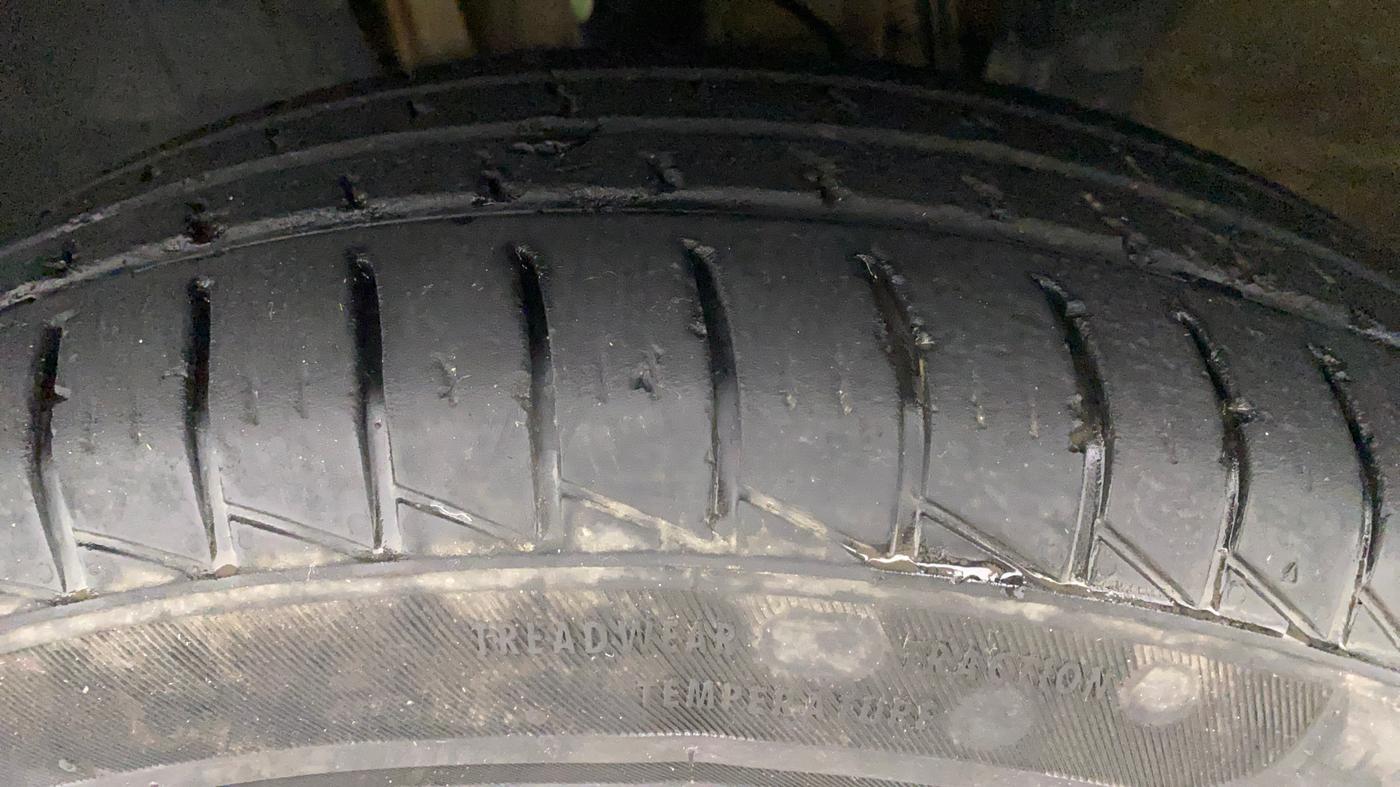 2022 Renault TRIBER RXT, Petrol, Manual, 27,330 km, Left Front Tyre Tread