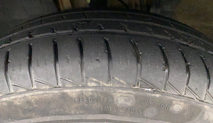 2022 Renault TRIBER RXT, Petrol, Manual, 27,330 km, Left Front Tyre Tread