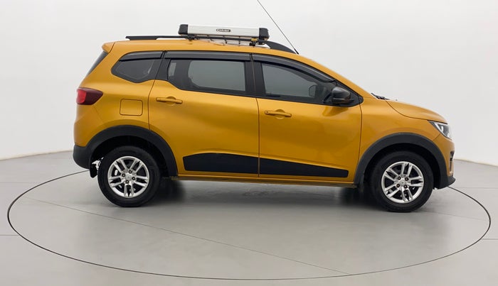 2022 Renault TRIBER RXT, Petrol, Manual, 27,330 km, Right Side View