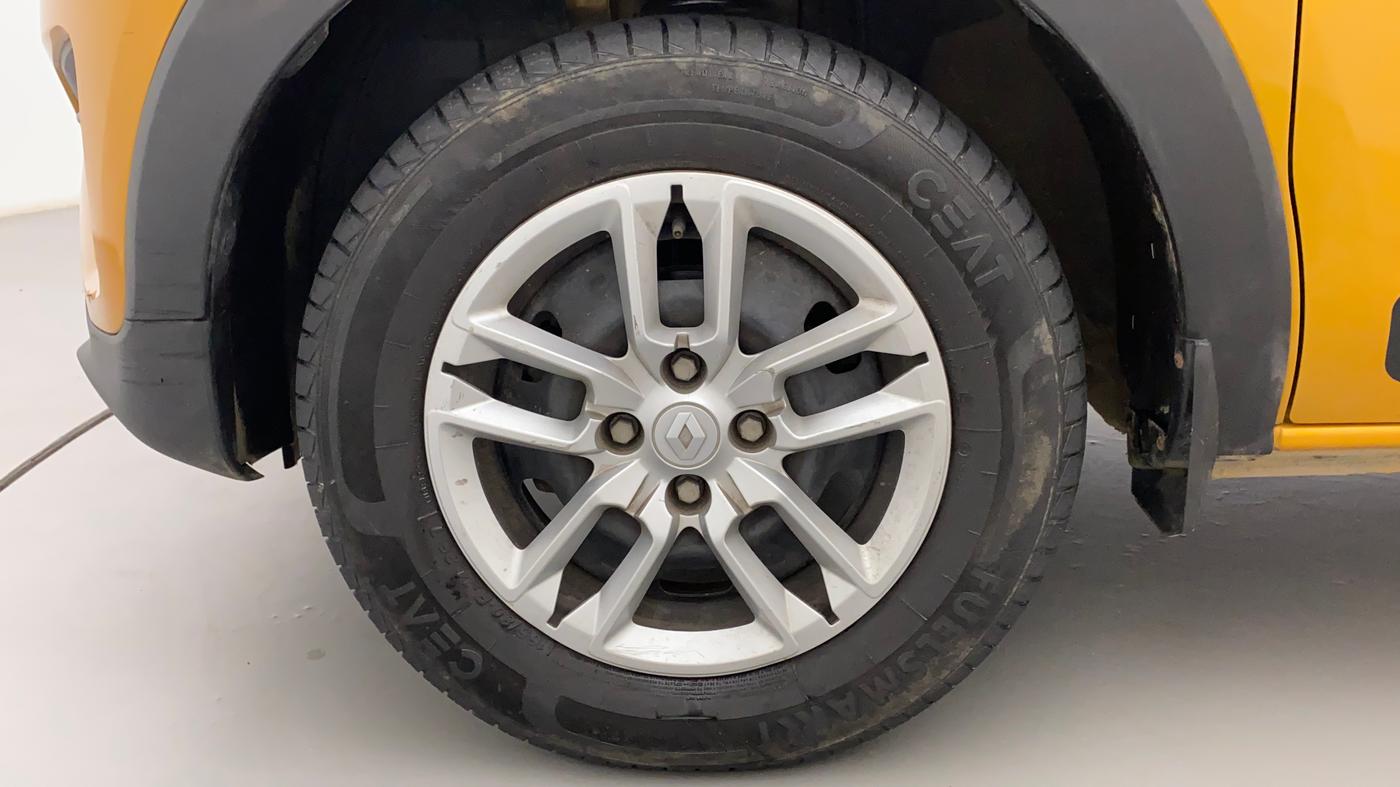 2022 Renault TRIBER RXT, Petrol, Manual, 27,330 km, Left Front Wheel