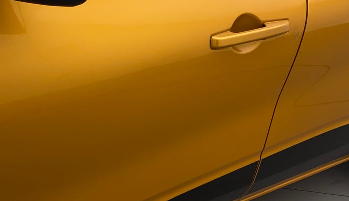 2022 Renault TRIBER RXT, Petrol, Manual, 27,330 km, Front passenger door - Slightly dented
