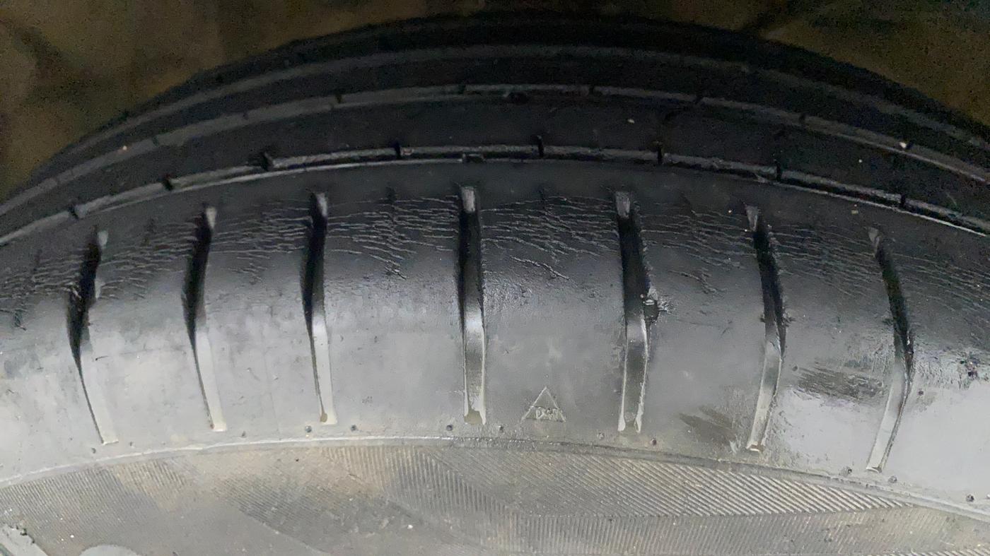 2018 Maruti Swift ZXI, Petrol, Manual, 39,265 km, Right Front Tyre Tread
