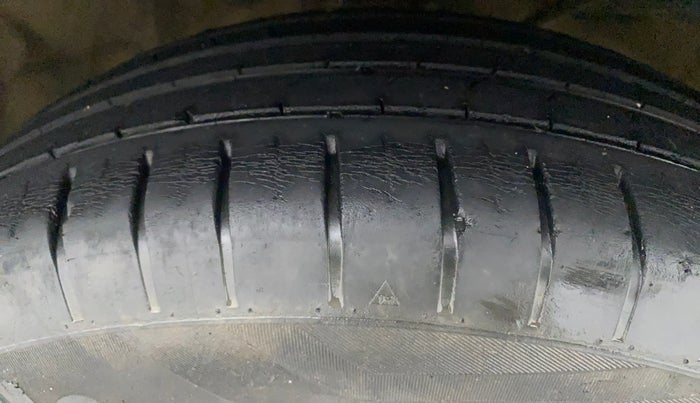 2018 Maruti Swift ZXI, Petrol, Manual, 39,265 km, Right Front Tyre Tread