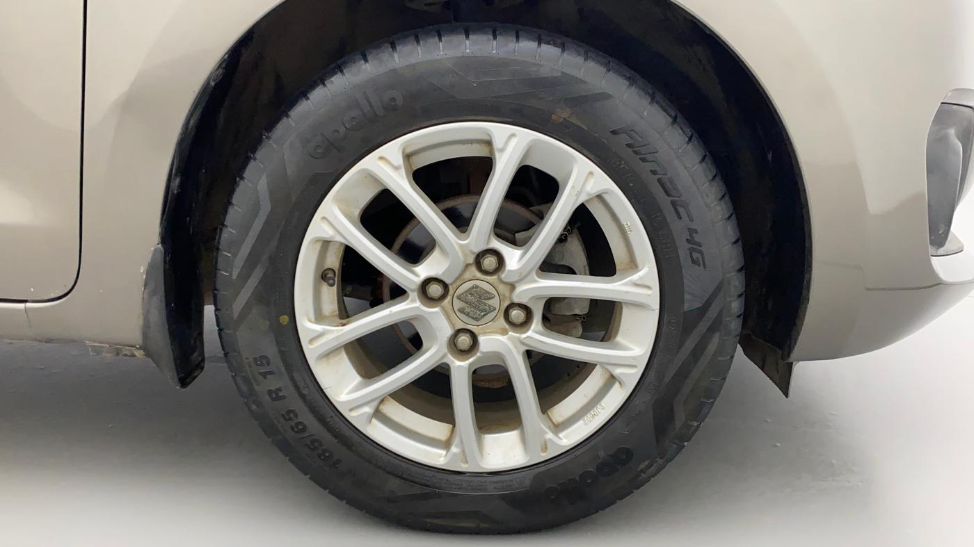 2018 Maruti Swift ZXI, Petrol, Manual, 39,265 km, Right Front Wheel