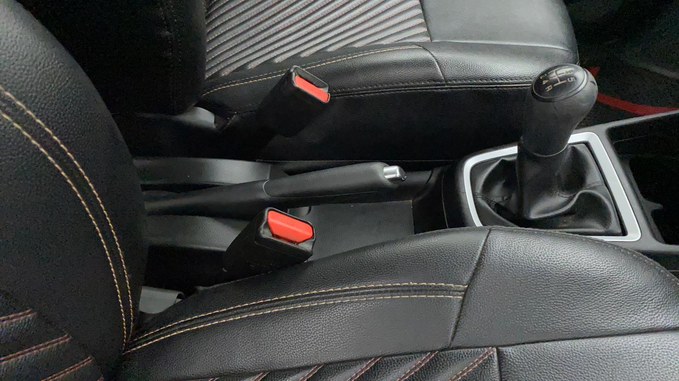 2018 Maruti Swift ZXI, Petrol, Manual, 39,265 km, Gear Lever