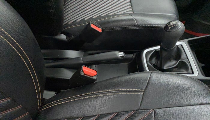 2018 Maruti Swift ZXI, Petrol, Manual, 39,265 km, Gear Lever