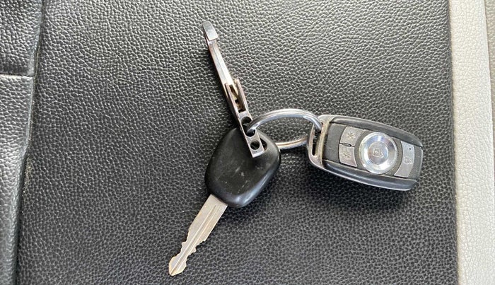 2017 Maruti Alto K10 VXI, Petrol, Manual, 51,198 km, Key Close Up