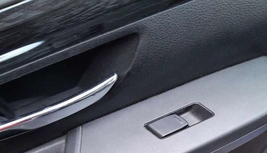 2021 Maruti XL6 ALPHA AT, Petrol, Automatic, 17,137 km, Left front window switch / handle - Power window makes minor noise