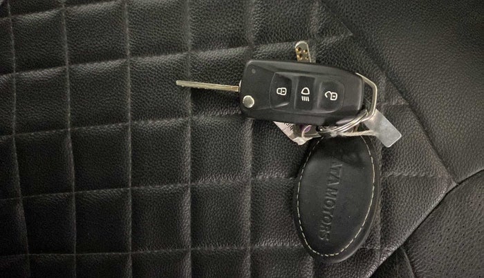 2019 Tata Tiago XZA PLUS DUAL TONE PETROL, Petrol, Automatic, 31,793 km, Key Close Up