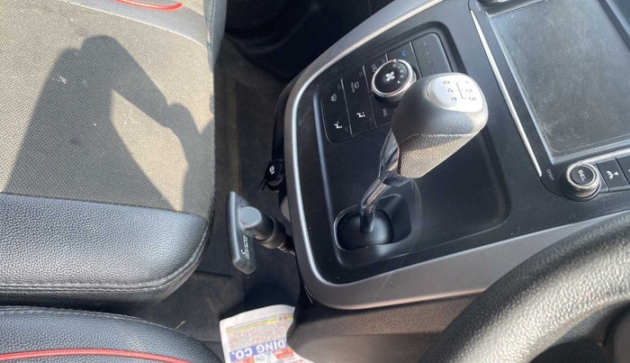 2017 Mahindra KUV 100 NXT K8 D 6 STR DUAL TONE, Diesel, Manual, 22,719 km, Gear Lever