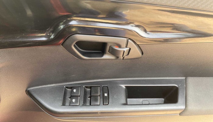 2017 Mahindra KUV 100 NXT K8 D 6 STR DUAL TONE, Diesel, Manual, 22,719 km, Driver Side Door Panels Control