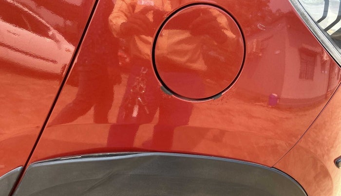2017 Mahindra KUV 100 NXT K8 D 6 STR DUAL TONE, Diesel, Manual, 22,719 km, Left quarter panel - Cladding has minor damage