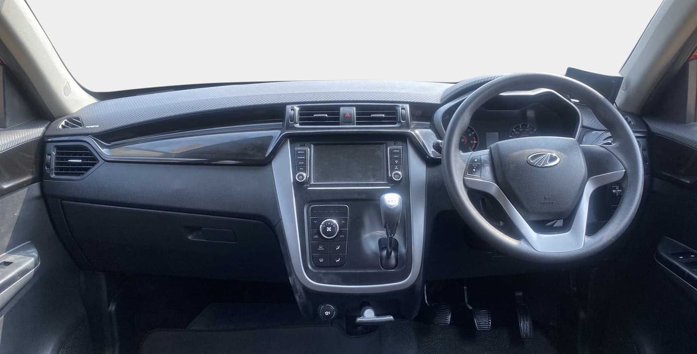 2017 Mahindra KUV 100 NXT K8 D 6 STR DUAL TONE, Diesel, Manual, 22,719 km, Dashboard