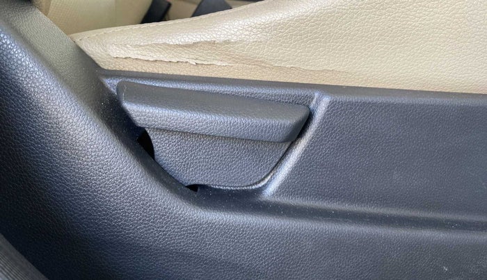 2018 Hyundai Eon ERA +, Petrol, Manual, 37,192 km, Driver Side Adjustment Panel