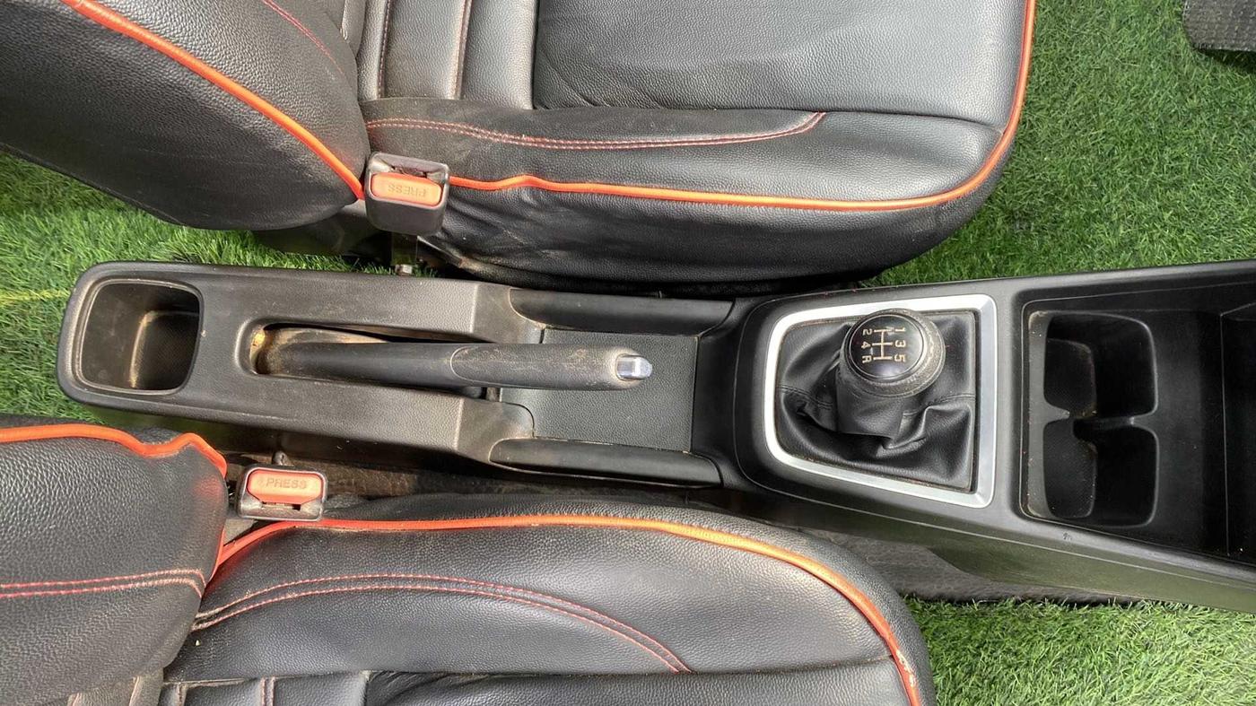 2019 Maruti Swift VXI, Petrol, Manual, 35,027 km, Gear Lever