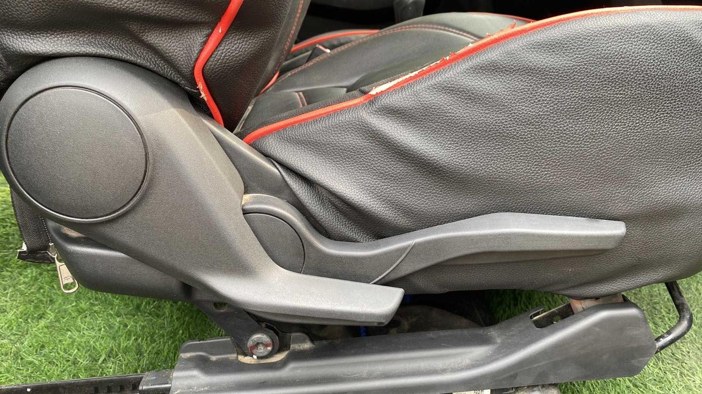 2019 Maruti Swift VXI, Petrol, Manual, 35,027 km, Driver Side Adjustment Panel