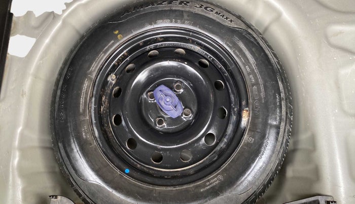 2019 Maruti Swift VXI, Petrol, Manual, 35,027 km, Dicky (Boot door) - Jack/Tool not available