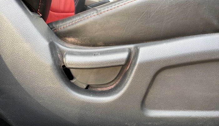 2019 Hyundai Elite i20 MAGNA PLUS 1.2, Petrol, Manual, 6,375 km, Driver Side Adjustment Panel