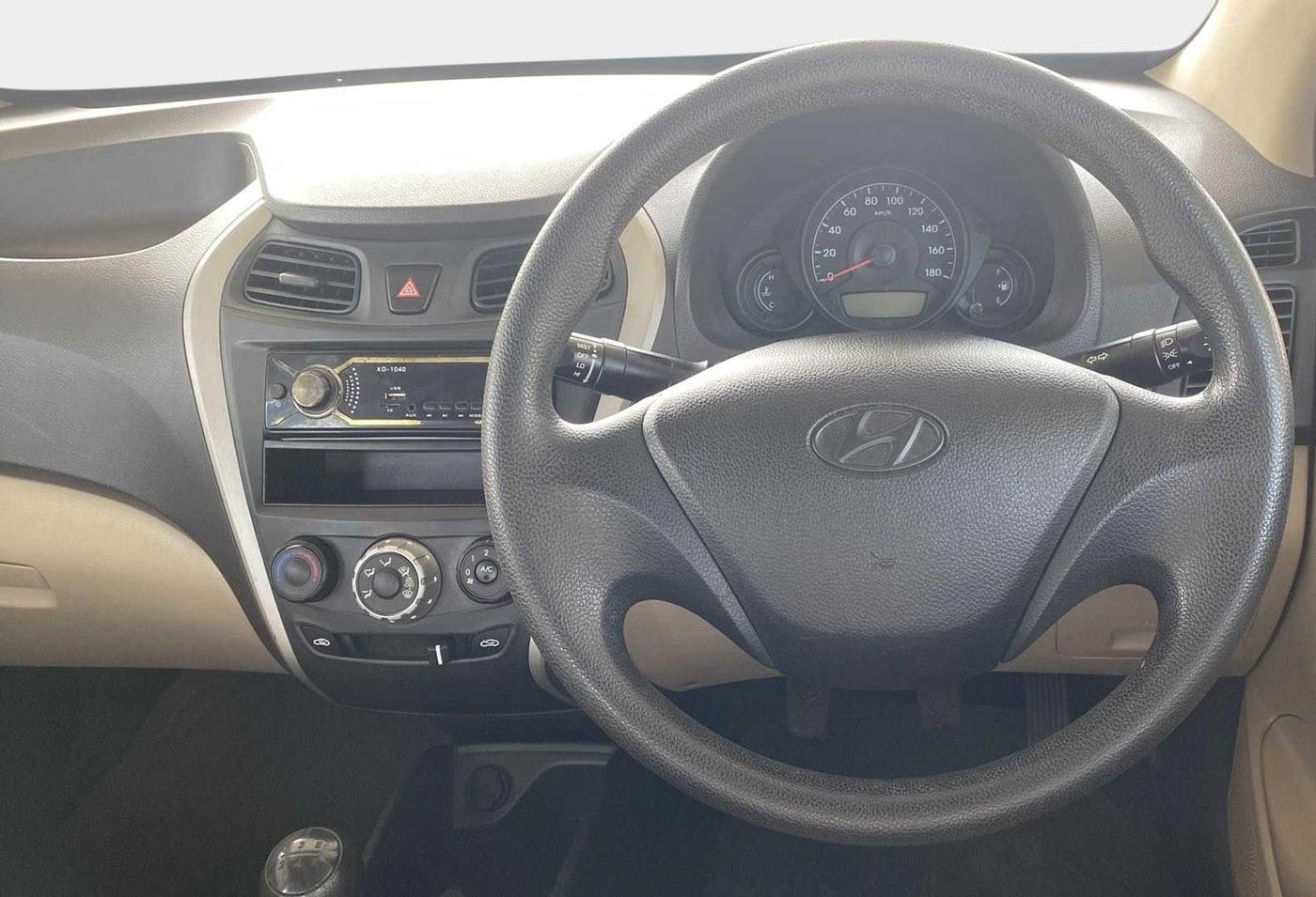 2016 Hyundai Eon ERA +, Petrol, Manual, 31,819 km, Steering Wheel Close Up