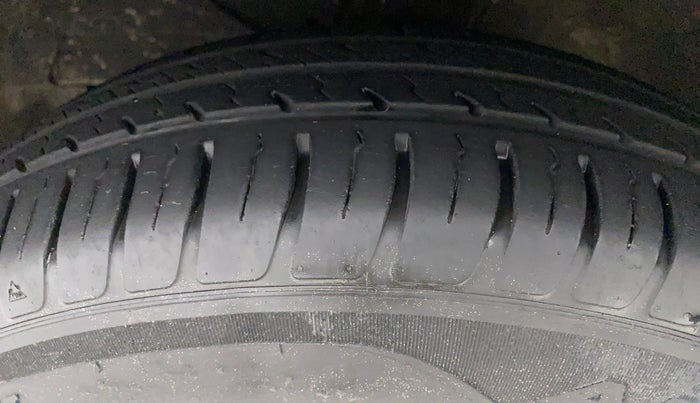 2021 Maruti Swift VXI, Petrol, Manual, 12,511 km, Left Front Tyre Tread