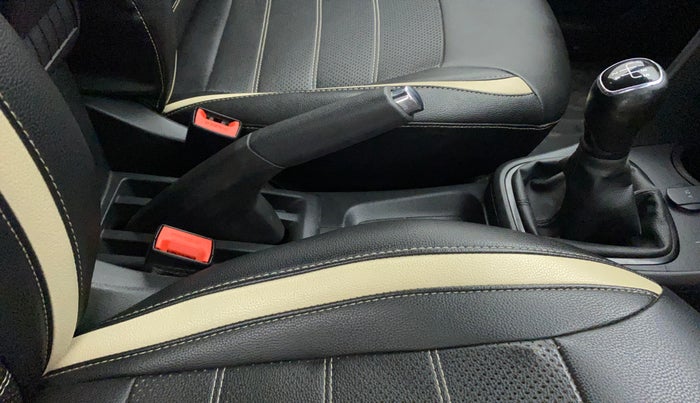 2019 Skoda Rapid AMBITION 1.6 MPI MT, Petrol, Manual, 76,795 km, Gear Lever