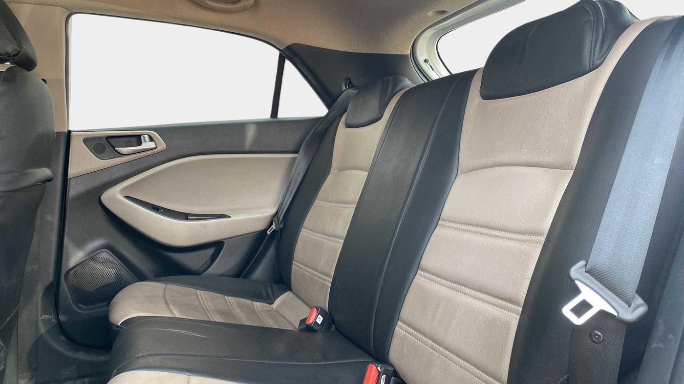 2019 Hyundai Elite i20 SPORTZ PLUS 1.2, Petrol, Manual, 72,764 km, Right Side Rear Door Cabin