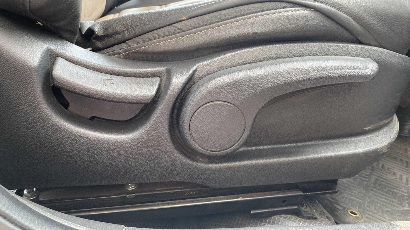 2019 Hyundai Elite i20 SPORTZ PLUS 1.2, Petrol, Manual, 72,764 km, Driver Side Adjustment Panel