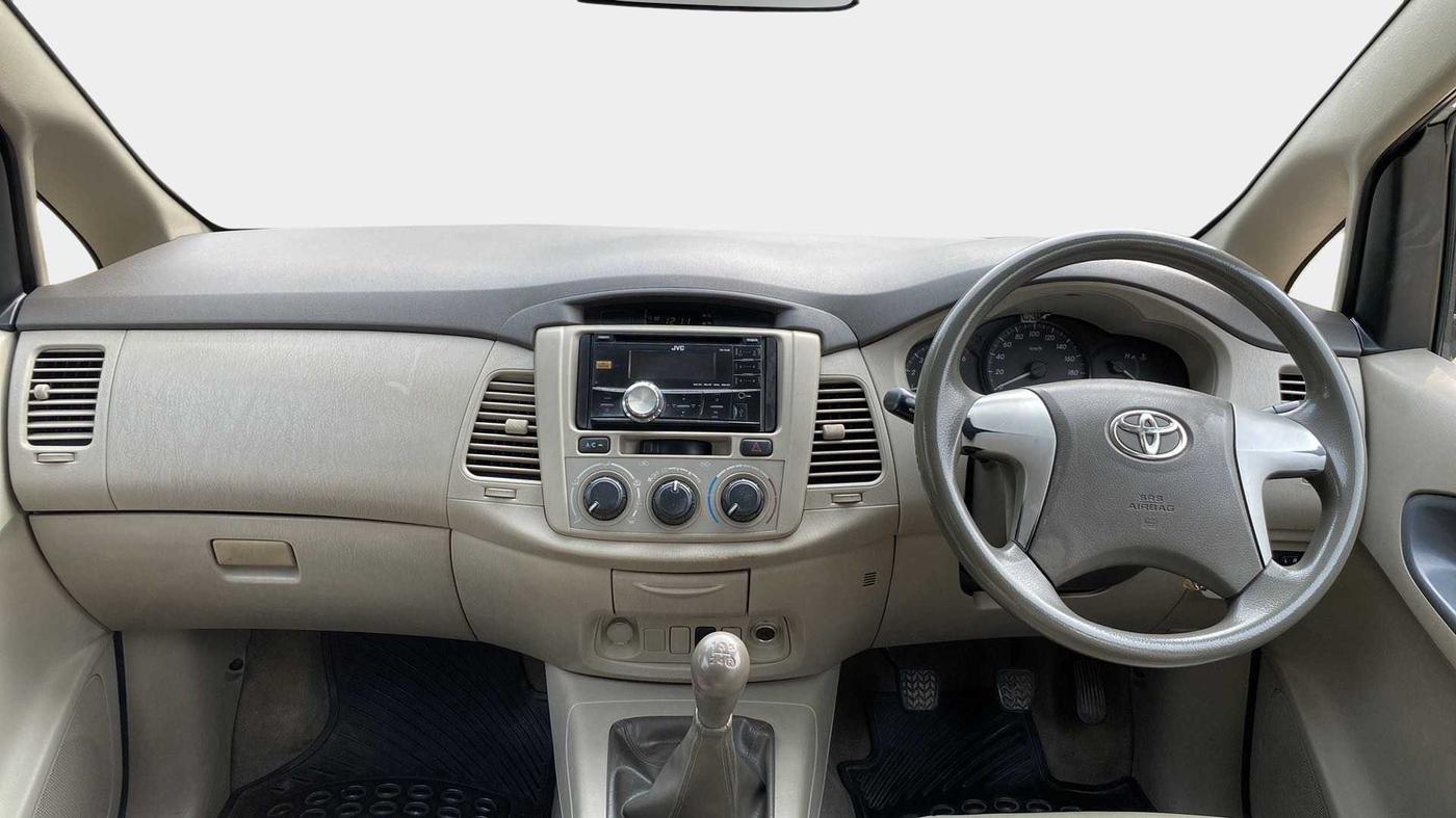 2012 Toyota Innova 2.5 GX 7 STR, Diesel, Manual, 80,345 km, Dashboard