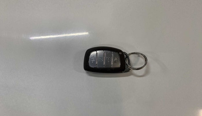 2022 Hyundai NEW I20 ASTA (O) 1.2 MT, Petrol, Manual, 13,553 km, Key Close Up