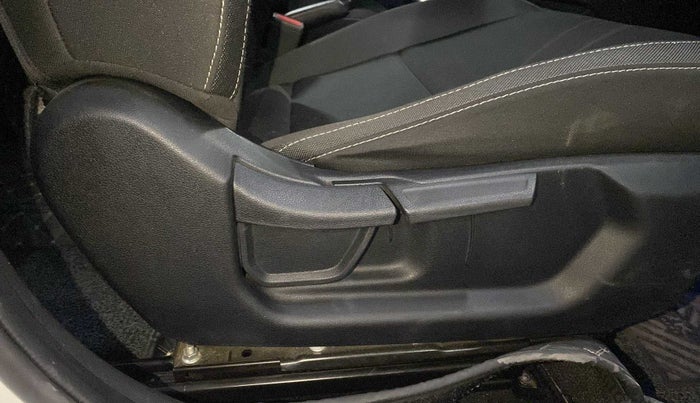 2022 Hyundai NEW I20 ASTA (O) 1.2 MT, Petrol, Manual, 13,553 km, Driver Side Adjustment Panel