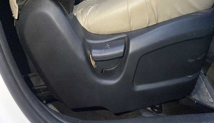 2019 Hyundai Elite i20 MAGNA PLUS 1.2, Petrol, Manual, 49,535 km, Driver Side Adjustment Panel