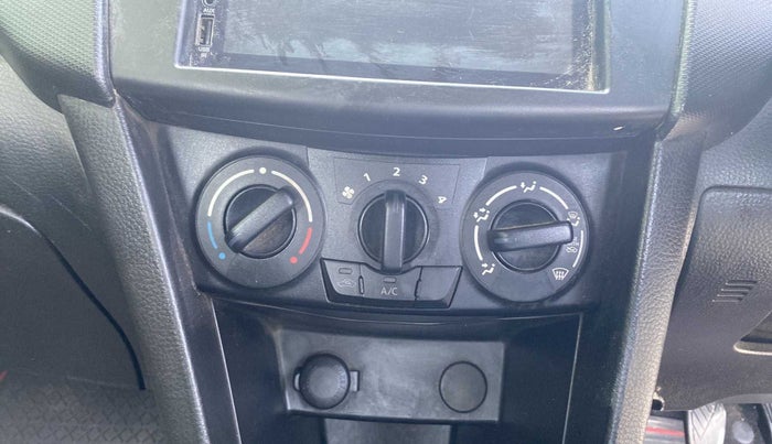 2013 Maruti Swift LXI, Petrol, Manual, 93,357 km, AC Unit - Directional switch has minor damage