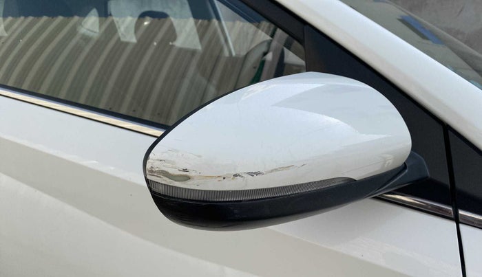 2021 Hyundai NEW I20 Asta 1.0 GDI Turbo IMT, Petrol, Manual, 22,219 km, Right rear-view mirror - Minor scratches