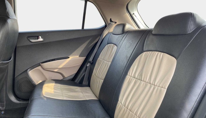 2017 Hyundai Grand i10 SPORTZ (O) AT 1.2 KAPPA VTVT, Petrol, Automatic, 50,111 km, Right Side Rear Door Cabin