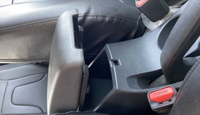 2019 Hyundai Elite i20 SPORTZ PLUS 1.2, Petrol, Manual, 25,294 km, Driver seat - Armrest has minor damage