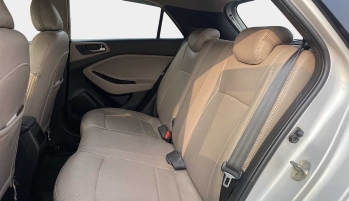 2017 Hyundai Elite i20 ASTA 1.2 (O), Petrol, Manual, 74,303 km, Right Side Rear Door Cabin