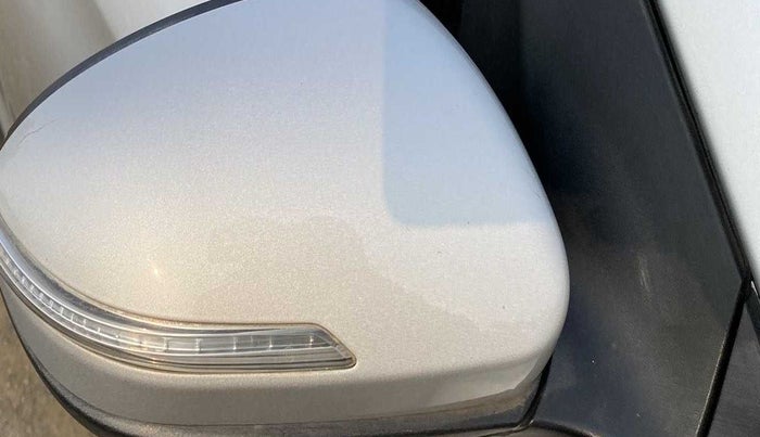 2017 Hyundai Elite i20 SPORTZ 1.2, Petrol, Manual, 26,921 km, Right rear-view mirror - Mirror motor not working