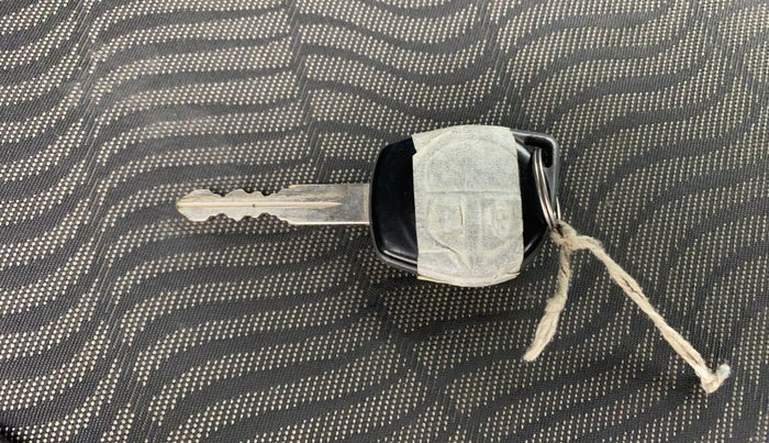 2013 Maruti Swift VXI, Petrol, Manual, 95,051 km, Key Close Up