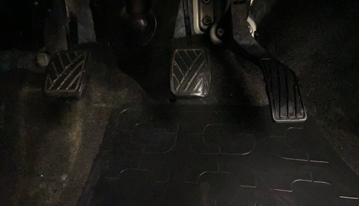 2013 Maruti Swift VXI, Petrol, Manual, 95,051 km, Pedals