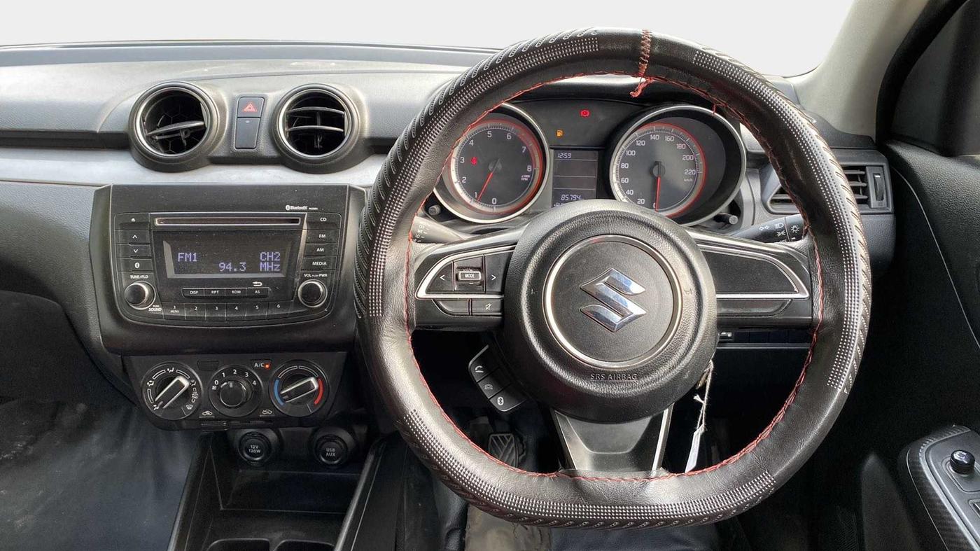 2019 Maruti Swift VXI, CNG, Manual, 85,761 km, Steering Wheel Close Up