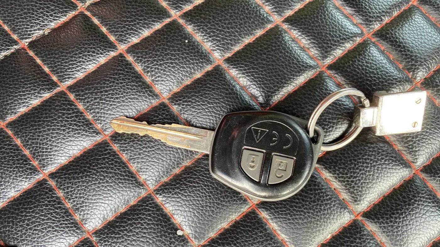 2019 Maruti Swift VXI, CNG, Manual, 85,761 km, Key Close Up